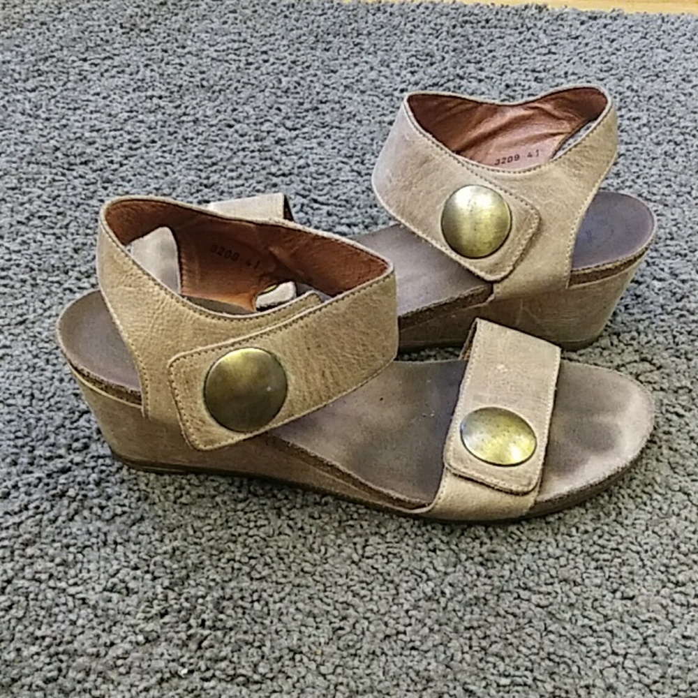 Taos wedge sandals